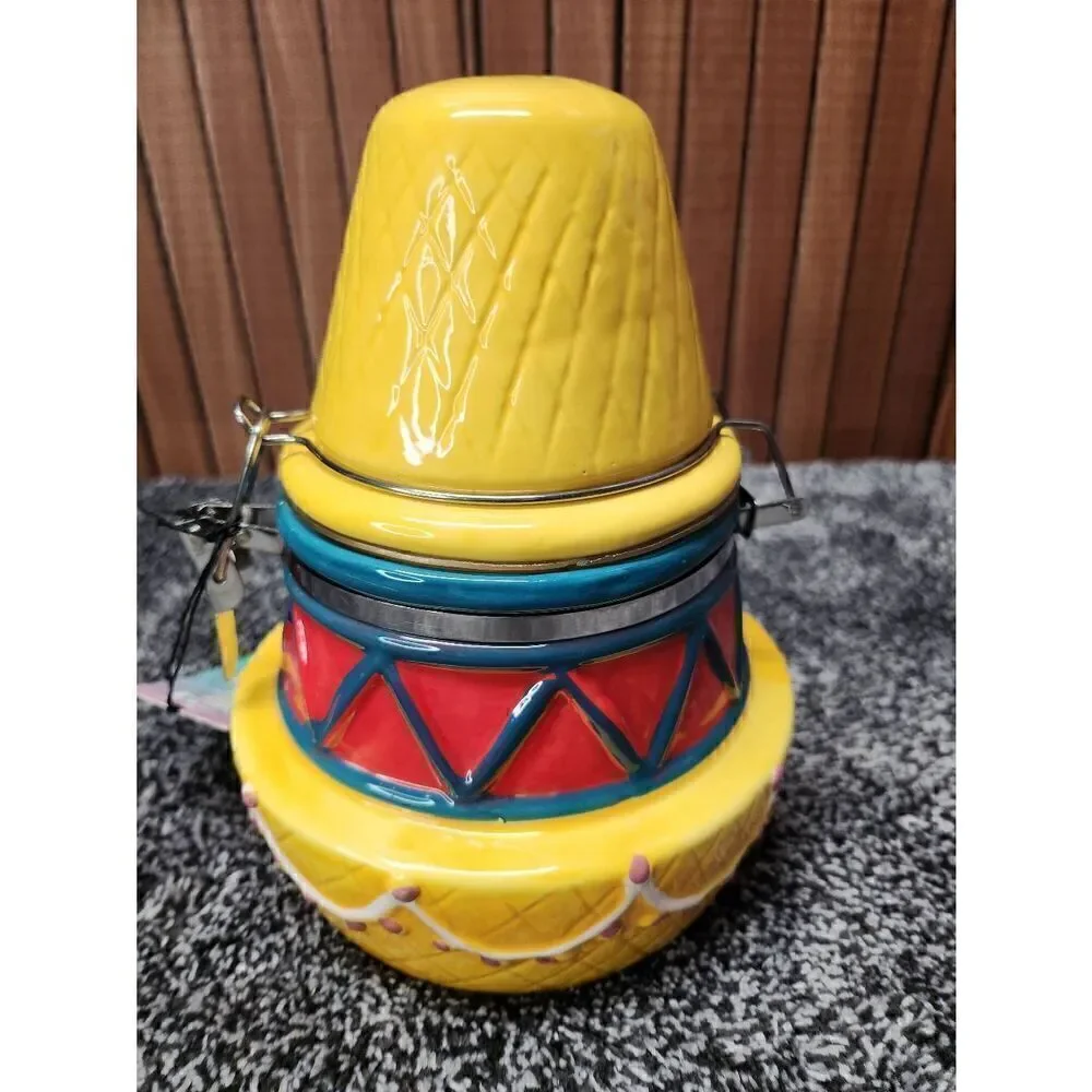 Sombrero: Ceramic Hinged Jar